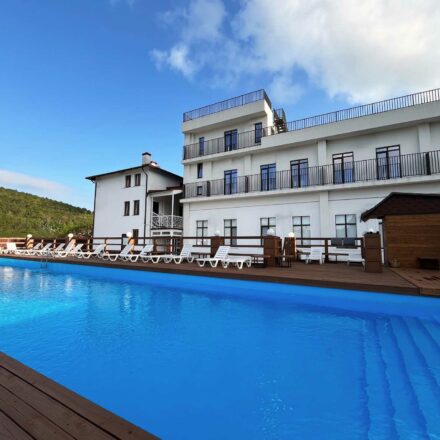 бассейн плавательный в отеле августин абрау